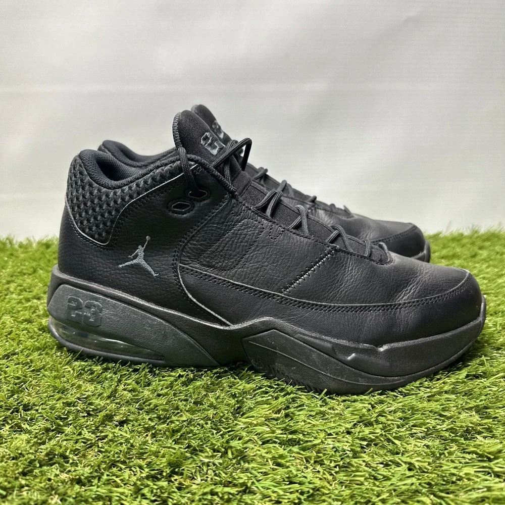 Nike Mens Air Jordan Max Aura 3 Sz 10 Black leather CZ4167-001 Triple Black